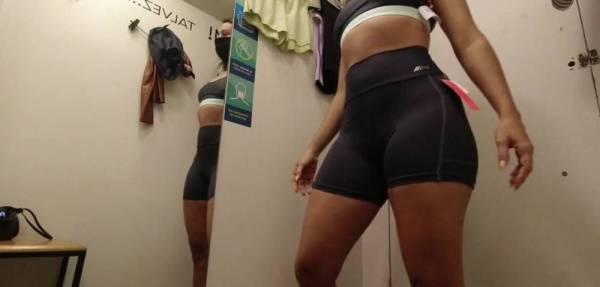 Blowjob in the mall fitting room - Britain on fanspics.com