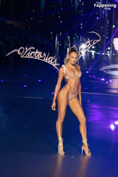 Candice Swanepoel Displays Her Sexy Body at the 2024 Victoria’s Secret Show (74 Photos) on fanspics.com