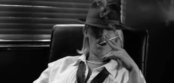 [2021-03-08] LouLou Petite – The Smoking Detective on fanspics.com