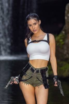 Erin Olash Lara Croft Cosplay Patreon Set  - Usa on fanspics.com