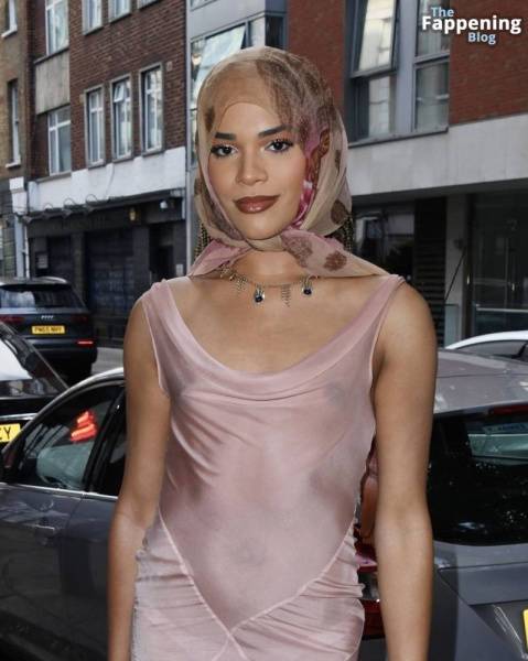 Yasmin Finney Flashes Her Nude Tits in London (42 Photos) on fanspics.com