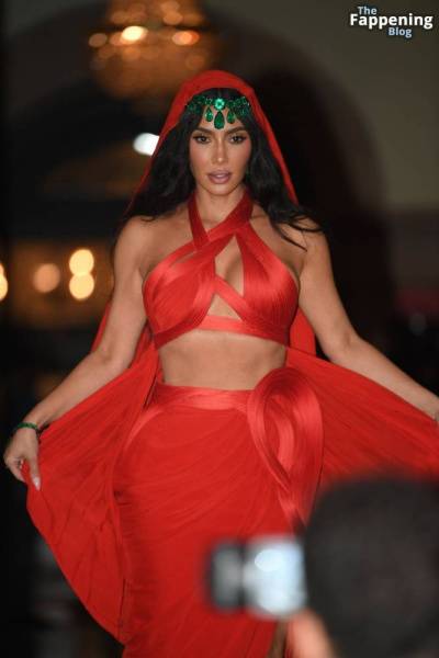 Kim Kardashian Stuns in a Red Dress in Mumbai (33 Photos) - India on fanspics.com