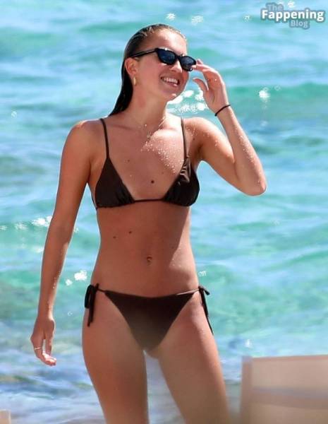 Lila Grace Moss Flaunts Her Sexy Slender Figure in Formentera (65 Photos) - Britain on fanspics.com