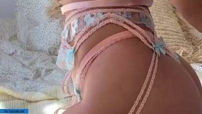 Pauline Tantot – naked selfie hot body on fanspics.com