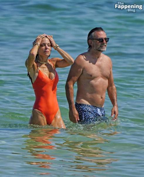 Bethenny Frankel Shows Off Her Sexy Boobs in a Swimsuit on the Beach in Saint Tropez (27 Photos) - Netherlands on fanspics.com