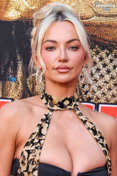 Lindsey Pelas Displays Her Sexy Boobs at the “Jackpot!” Premiere (11 Photos) - China - Los Angeles on fanspics.com