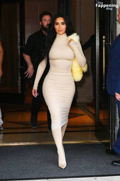 Kim Kardashian Displays Her Sexy Figure in New York City (14 Photos) - New York on fanspics.com