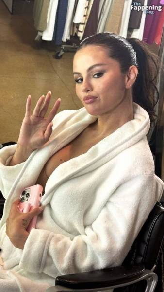 Selena Gomez Sexy (6 New Photos) on fanspics.com