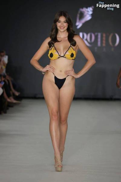 Rachel Pizzolato Displays Her Sexy Body at the ëa Lingerie Fashion Show (14 Photos) on fanspics.com