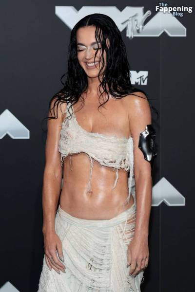 Katy Perry Goes Braless at the MTV Awards (161 Photos) on fanspics.com