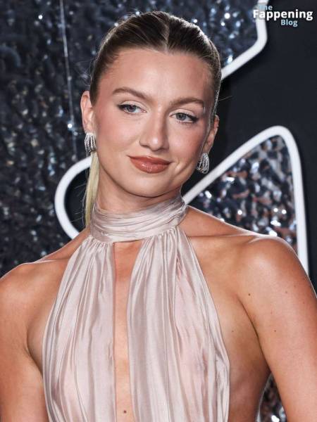 Anna Sitar Flashes Her Nude Tits at the 2024 MTV Video Music Awards (27 Photos) - New York on fanspics.com