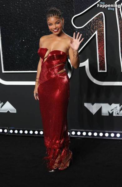 Halle Bailey Shows Off Her Assets at the VMAs (84 Photos) on fanspics.com