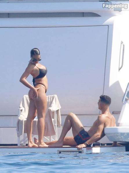 Georgina Rodriguez & Cristiano Ronaldo Enjoy Luxurious Yacht Day in the South of France (104 Photos) - France on fanspics.com