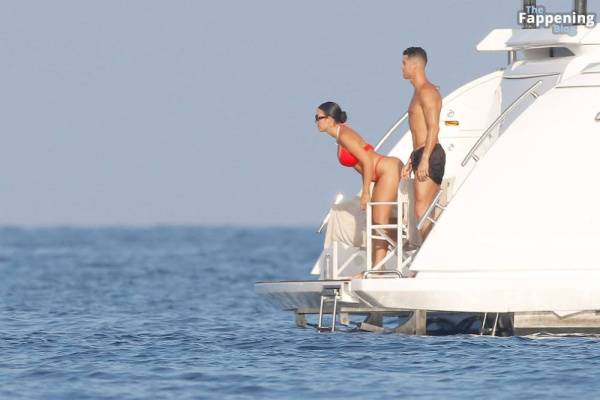 Georgina Rodriguez & Cristiano Ronaldo Enjoy Luxurious Yacht Day in the South of France (125 Photos) - France on fanspics.com